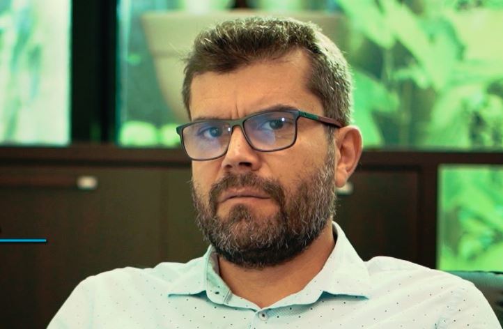 Edhe Agron Shehaj mbështeti Binajn, reagon Hasimja: Do vazhdoj të edukoj brezat e rinj si arsimtar që jam