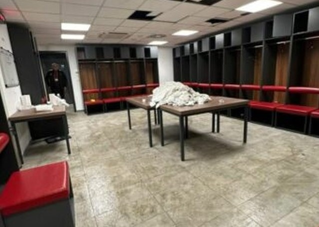 Edukata vjen e para! Kombëtarja shqiptare pastron dhomat e zhveshjes pas fitores në Serbi