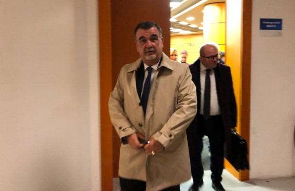 Ekzekutohet gjyqtari Astrit Kalaja, Elvis Shkambi e qëlloi tri herë pas humbjes së gjyqit për pronat. Plagosen edhe dy të tjerë