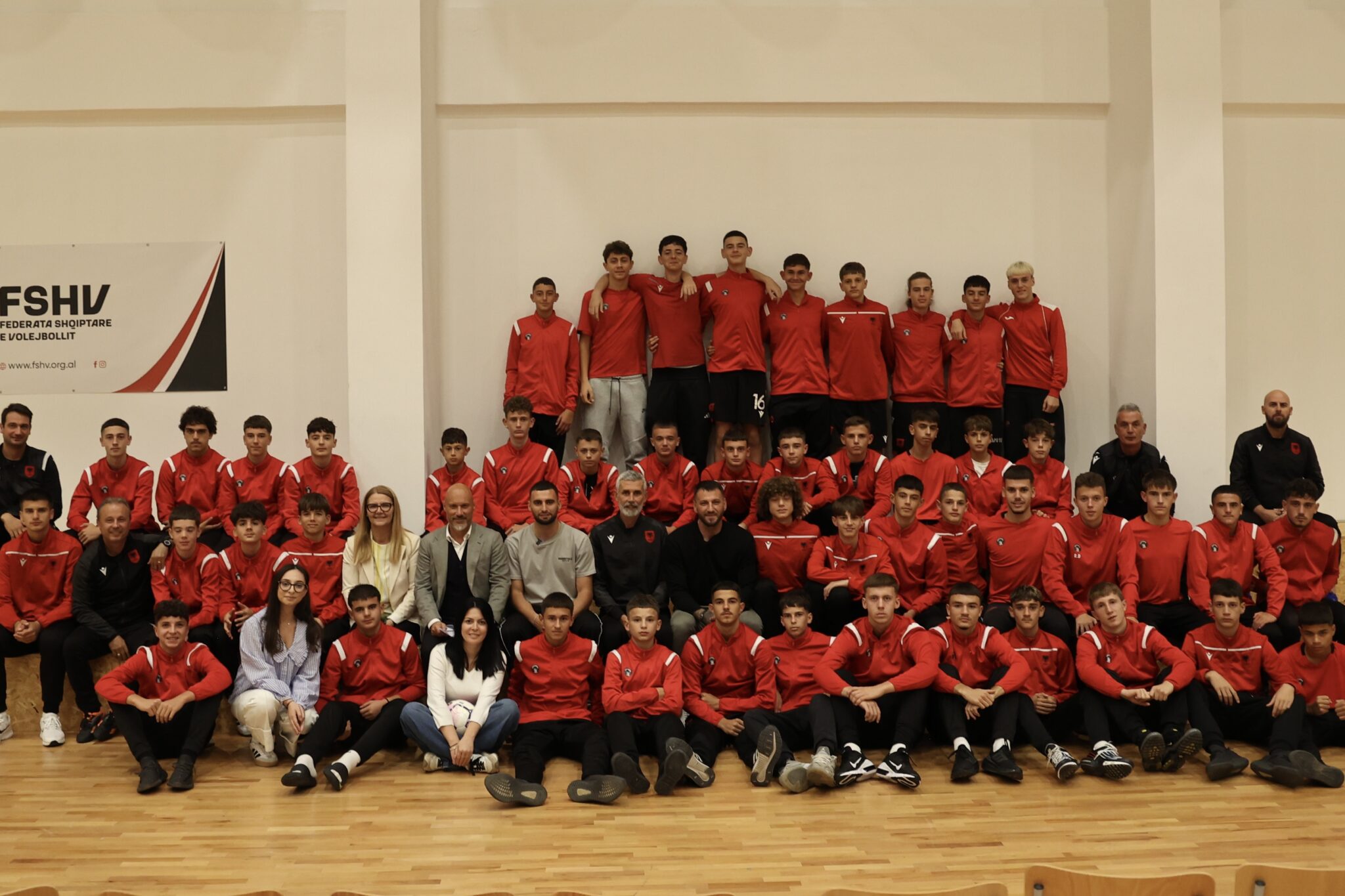 Elite Youth Development Academy, Hoxha & Skuka ndajnë eksperiencat me talentet e rinj