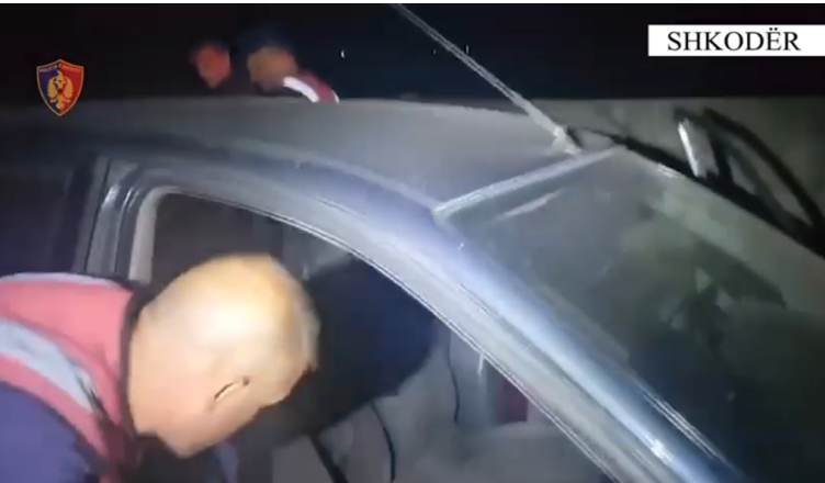 EMRAT/ Kapen në flagrancë dhe arrestohen dy 21-vjeçarë me kanabis në Shkodër