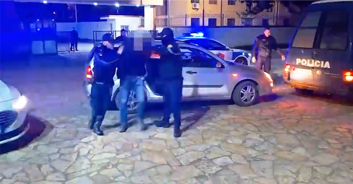 EMRI – Arrestohet 56- vjeçari në kërkim, duhet të vuajë mëse 2 vite burg; në pranga edhe 4 shtetas të tjerë