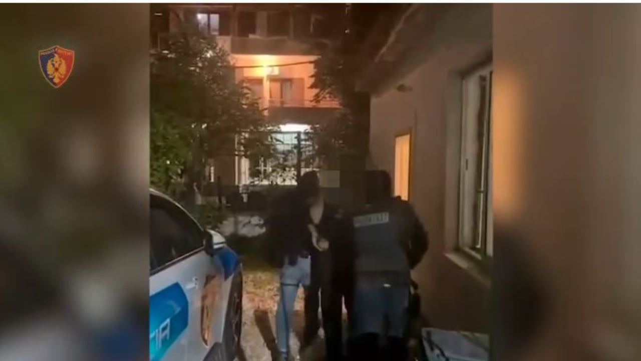 Emri/ I shpallur në kërkim ndërkombëtar nga Gjykata e Gjakovës për kultivim të bimëve narkotike, arrestohet në Tepelenë 44-vjeçari