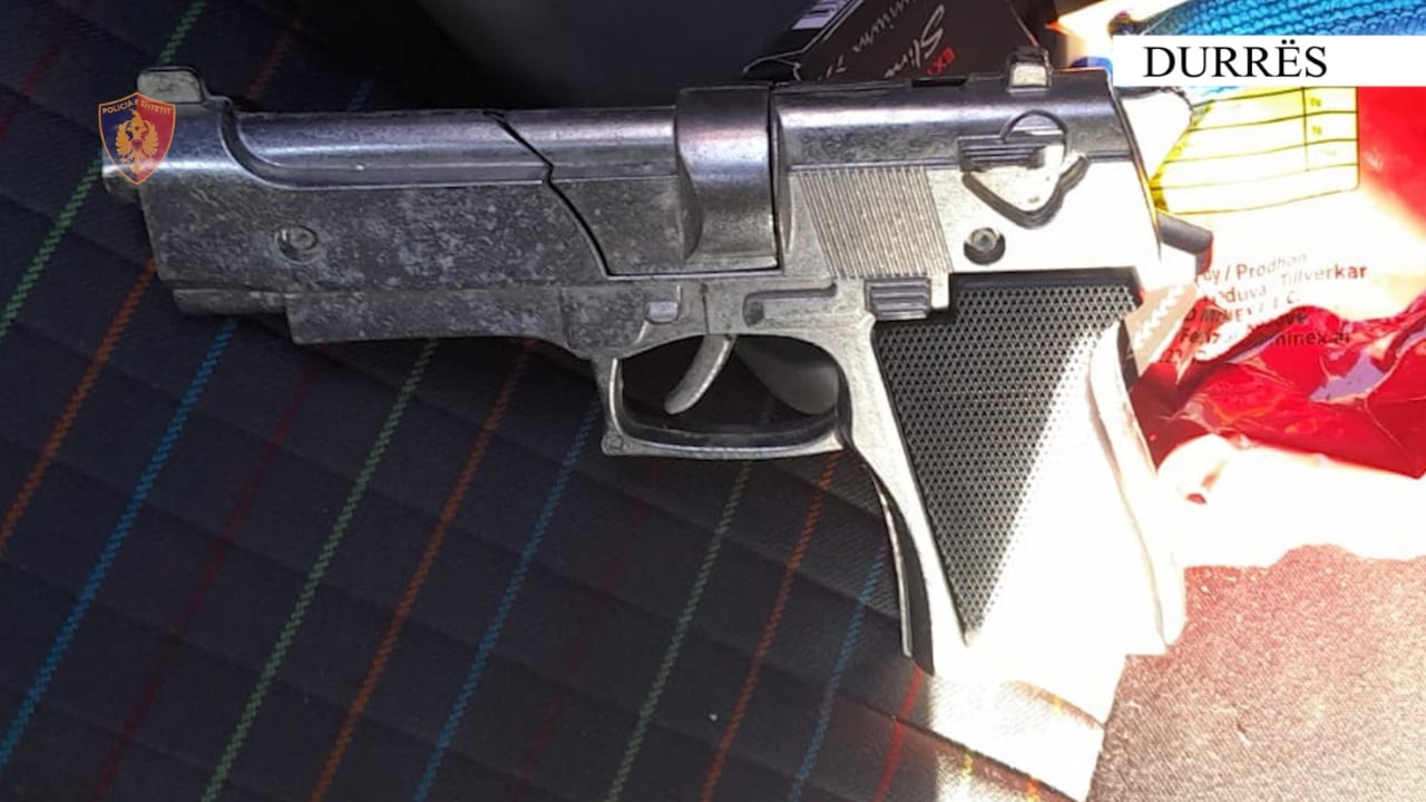 Emri/ Kërcënoi me armë policin e zonës, arrestohet 46-vjeçari në Durrës