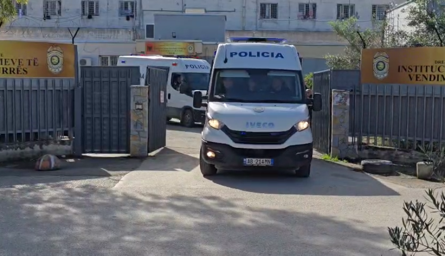 EMRT/ Kontrolli i befasishëm në burgun ku mbahet Veliaj, ja kush janë të dënuarit që mbanin i-Phone në qeli
