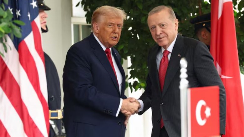 Erdogan bisedë telefonike me Trump: Turqia mirëpret përpjekjet për të arritur paqen në rajon