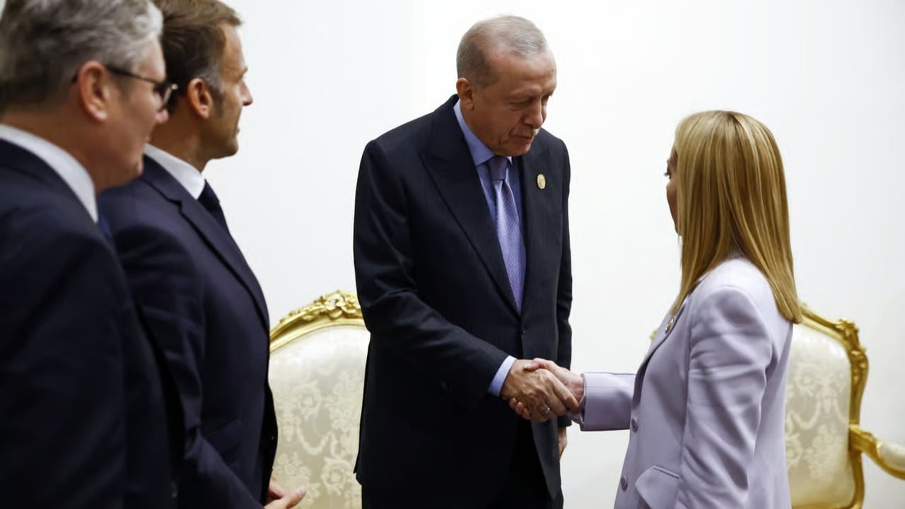 Erdogan komplimenton Melonin, por nuk kursen kritikat: Duhet ta lësh duhanin/ Kryeministrja italiane: Nëse e bëj, mund të vras dikë