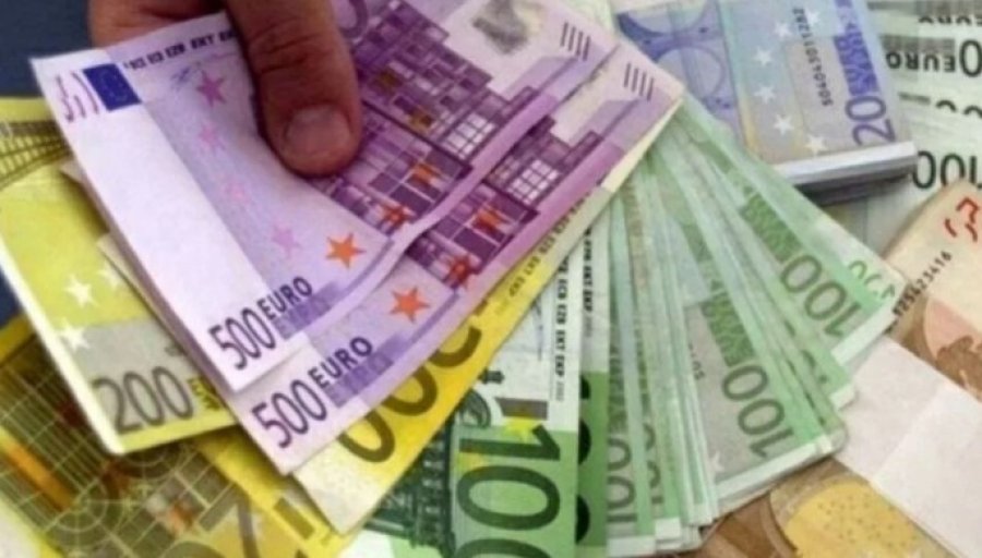 Euro prek minimum të ri historik, shkak oferta e lartë dhe kërkesa e pakët