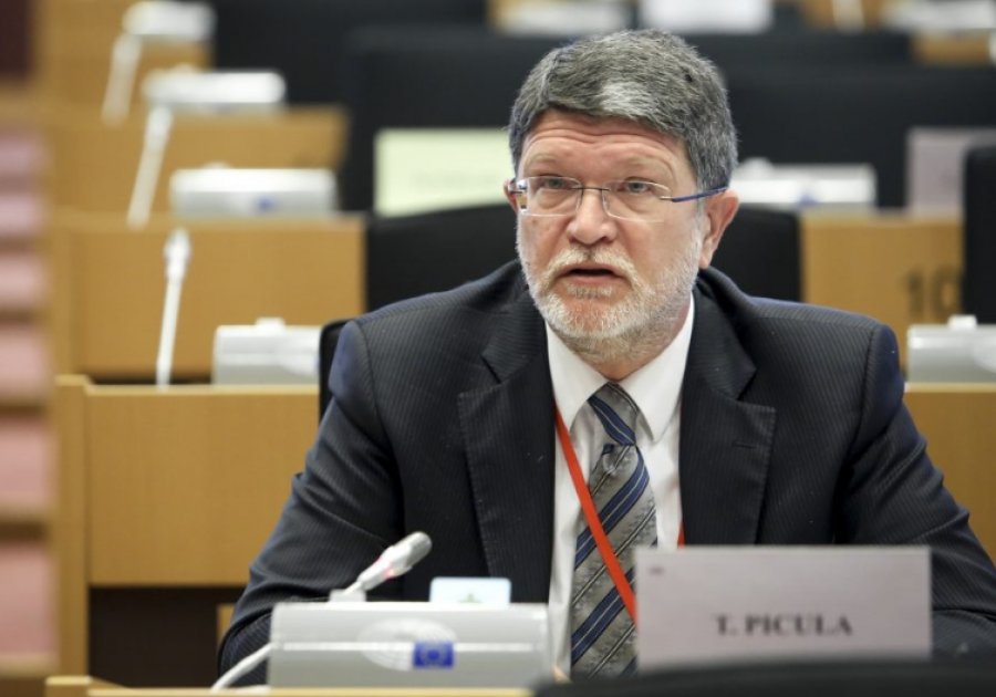 Eurodeputeti apel Vuçiç: Arresto Radoiçiçin, pa njohje të Kosovës, s’ka BE