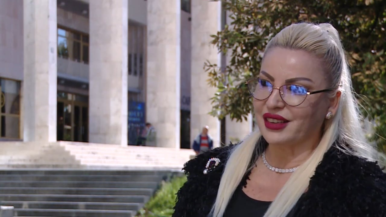 Eva Golemi rikthehet në skenë/ Pas incidentit me rrëzimin gjatë interpretimit të “La Traviata”, sopranoja: Jam më e fortë