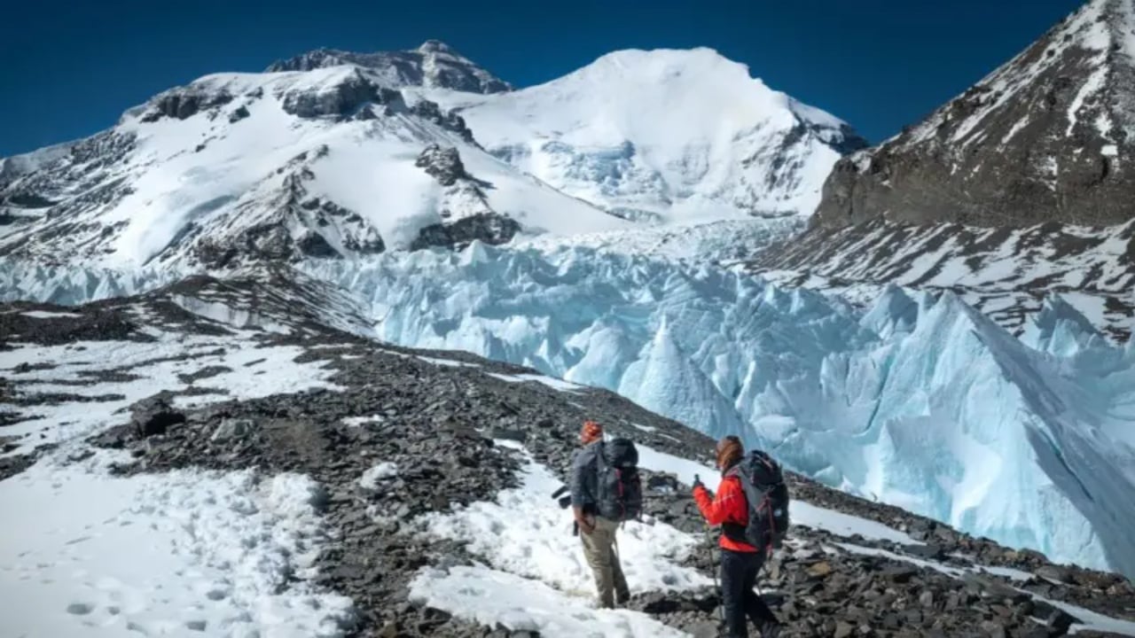 Everesti nën stuhinë e dëborës/ 200 turistë të izoluar, operacioni i shpëtimit vijon në kushte ekstreme