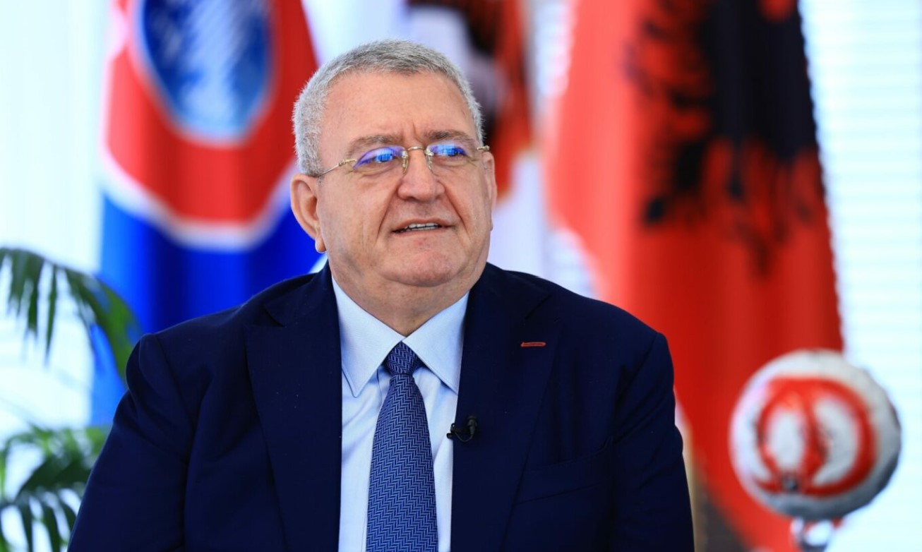 Festë në FSHF para duelit me Serbinë, shkak bëhet presidenti Armand Duka