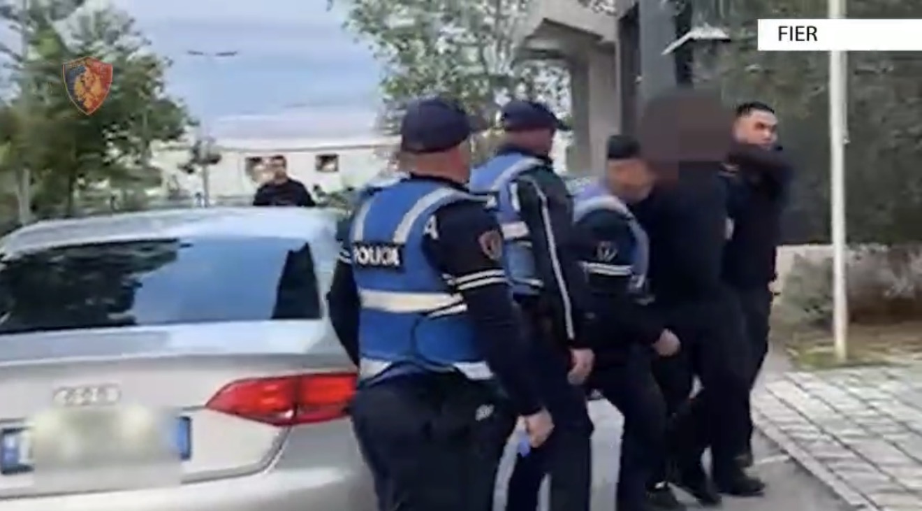 Fier – Kapen të armatosur, nuk iu bindën urdhrit të policisë, arrestohen 2 persona
