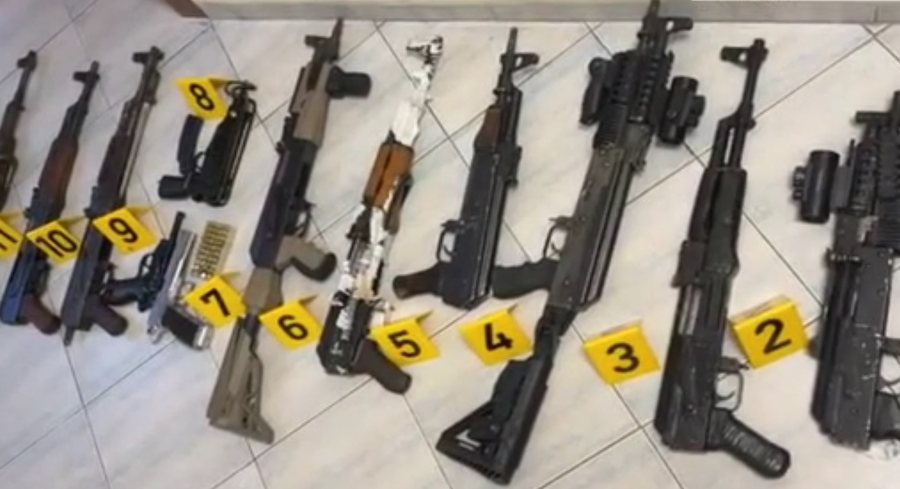Fier, zbulohet një bazë kriminale. Sekuestrohet arsenal armësh! (VIDEO)