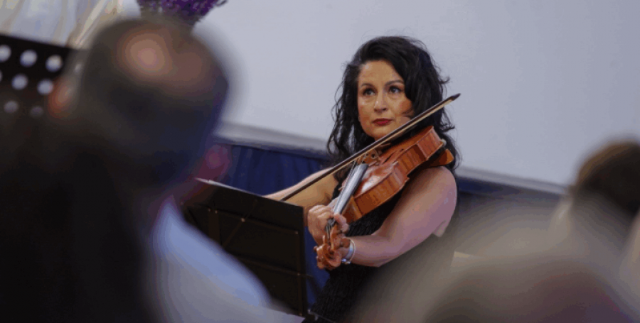 Firmosi shembjen e Teatrit Kombëtar, Rama shpërblen violinisten me postin e zëvendësministres së Arsimit