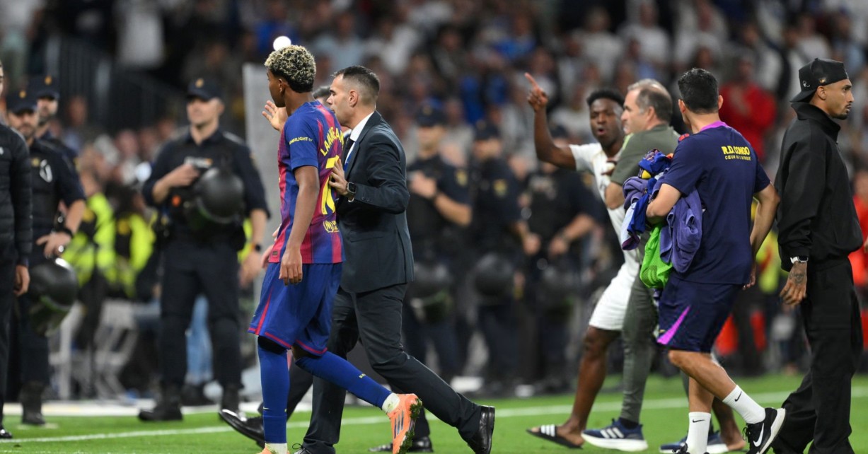 “Fol tani, fol”, përplasje edhe mes Vinicius Junior dhe Lamine Yamal në fund të “El Clasico-s” (video)