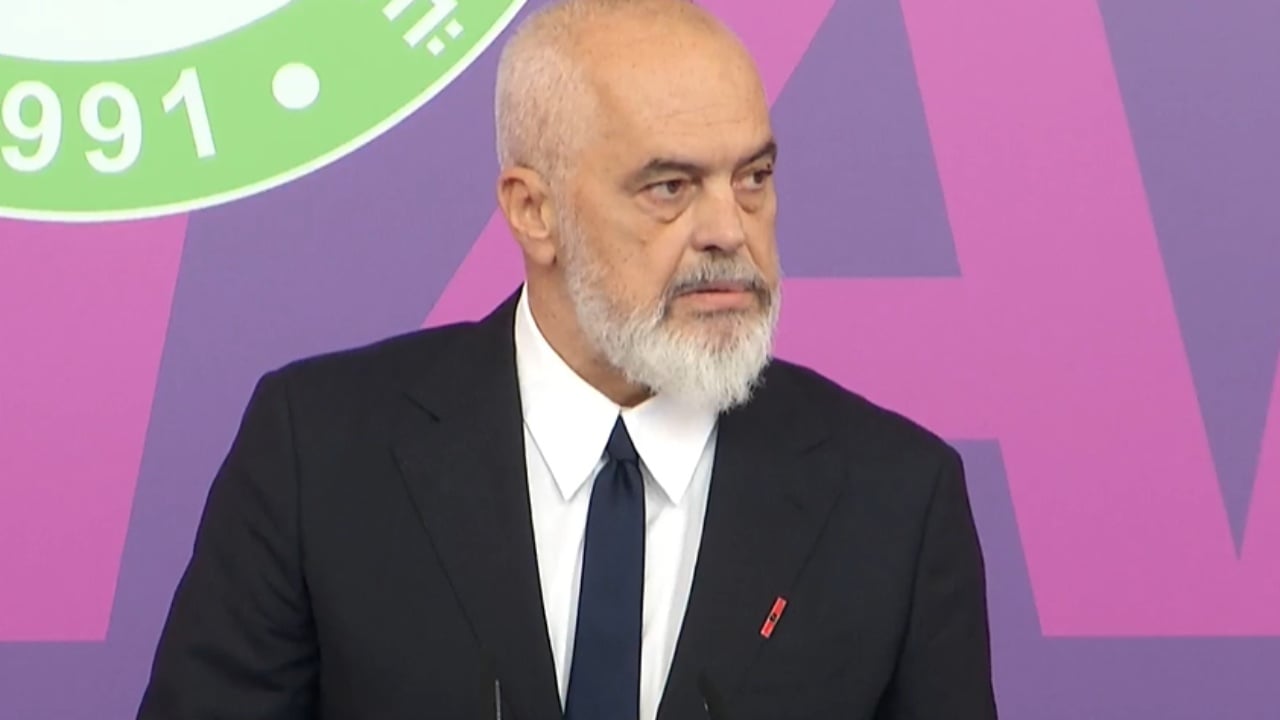 Foto/ Rama ironizon PD-në në prag të zgjedhjeve në Tiranë: Dyqani shitet!