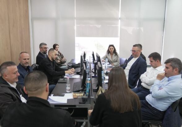 Fushata për Tiranën/ Florian Binaj prezanton planin e veprimit me përfaqësuesit e opozitës