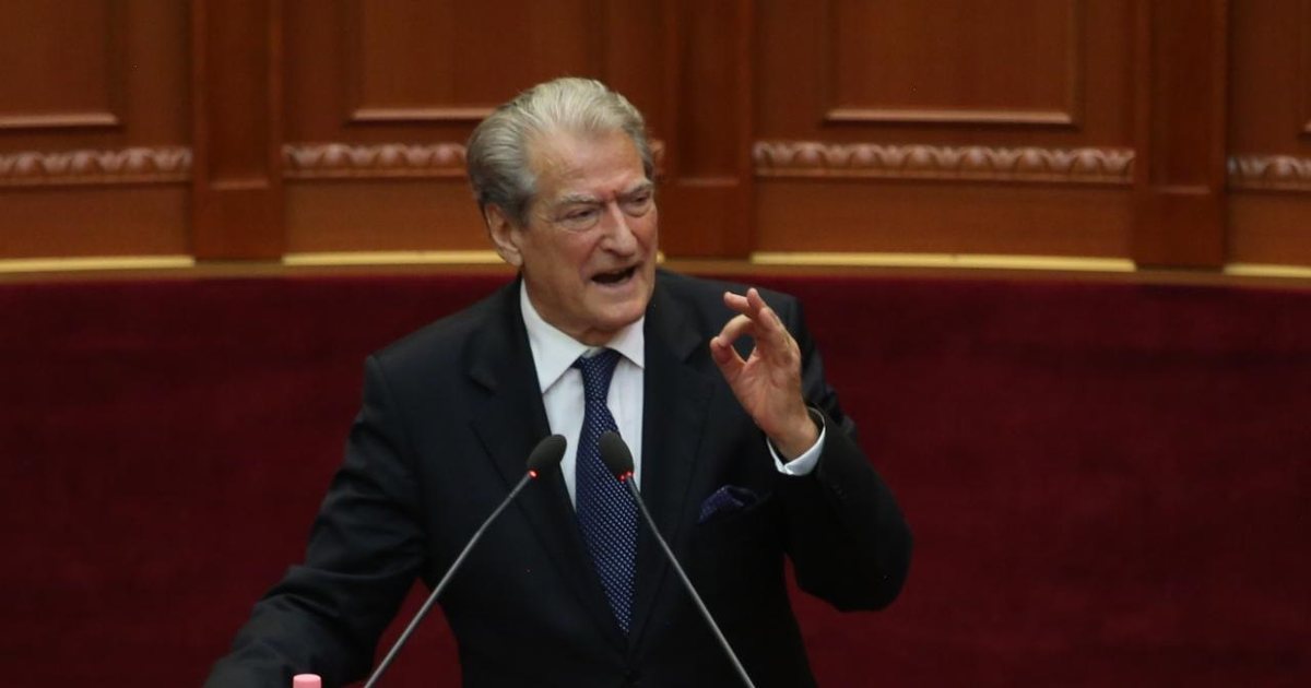 Gabim futja e Enver Hoxhës në Kuvend?/ Berisha i kthehet Peleshit: Apologji hipokrite, në axhendë me urdhër të Ramës