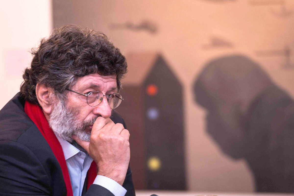 Gazmend Leka: Në një botë ku fjala është bërë e lehtë, e shpejtë dhe shpesh boshe, vizatimi mbetet një nga mënyrat…