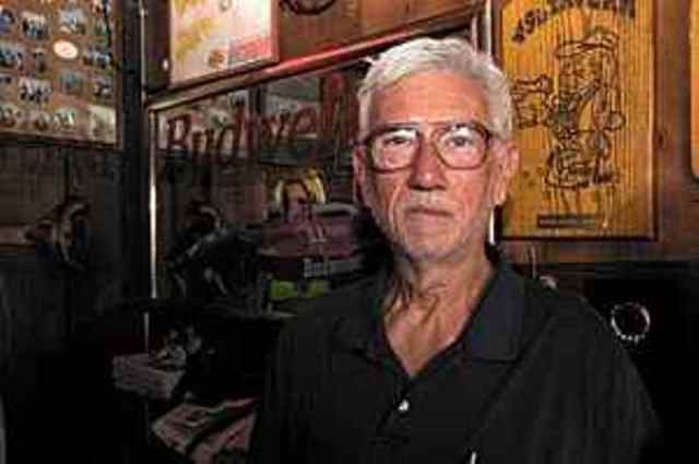 Gerald Locklin: Poezi patriotike