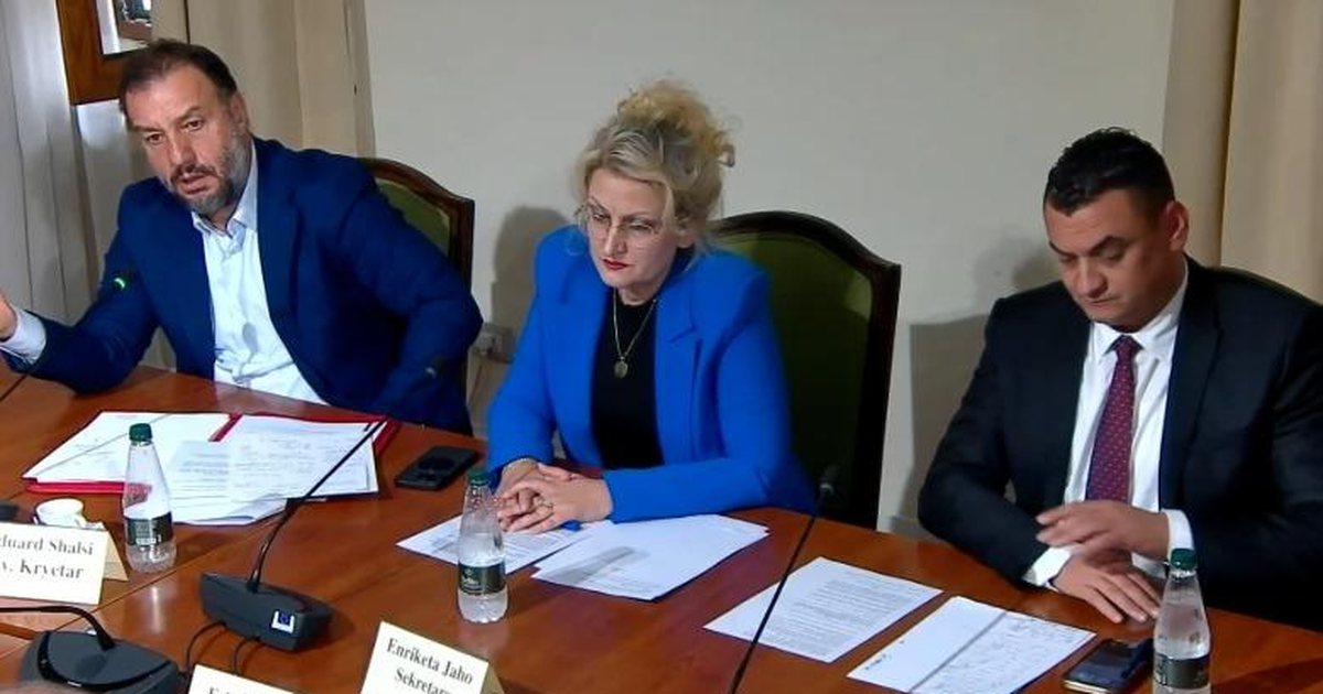 Gjinia në gjendje civile hap debat! PD: Dy gjini që në lindje, e pandryshueshme! PS kundër: S’ka kufizim ligjor