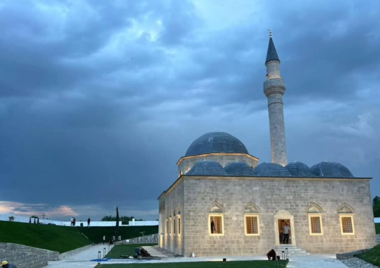 Gjoksrrahje qeveritare mbi fatin e ri të Xhamisë së Plumbit në Shkodër