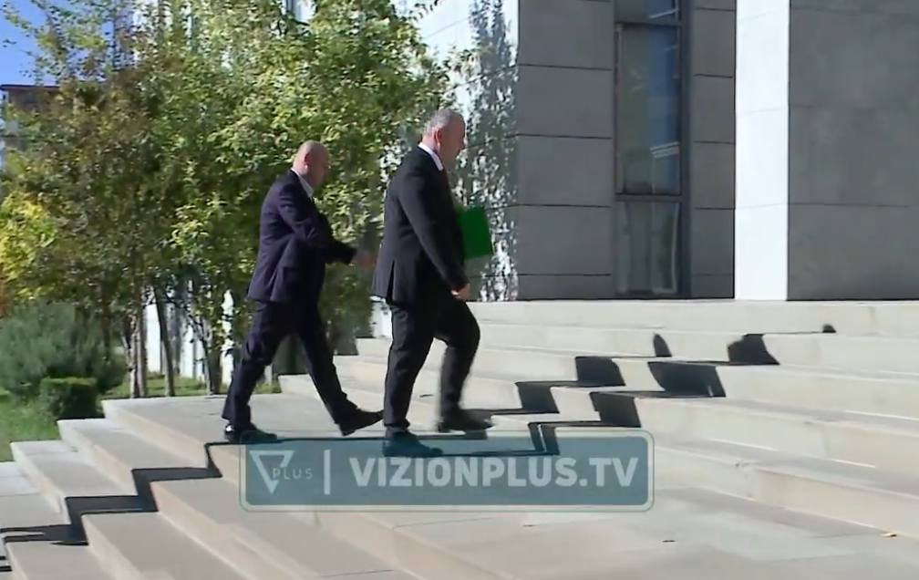 Gjyqtarët shpërthejnë në akuza, Sadushi: Politika na sulmon, KLGJ “në gjumë”. Hoxha: Jo gjykata në fjetore