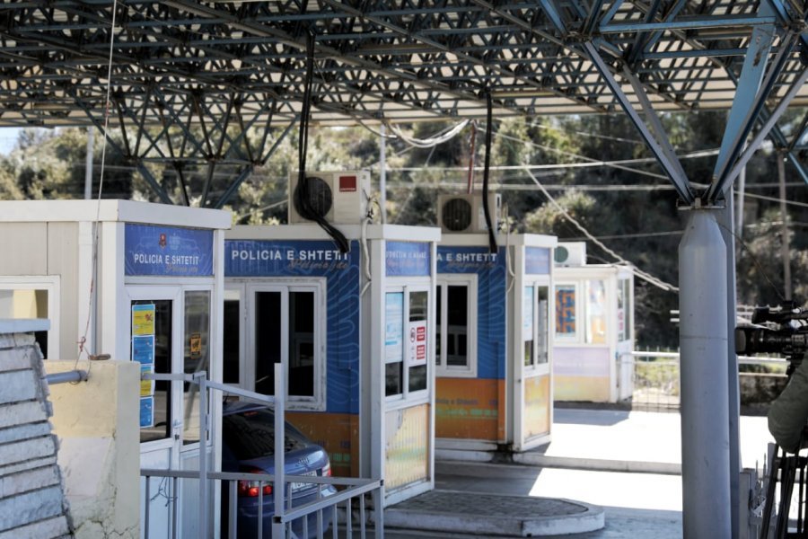 Goditet rrjeti i kontrabandës nga Greqia, arrestohen dy persona në Kakavijë, procedohet një doganier