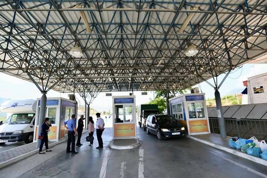 Goditet rrjeti i kontrabandës nga Greqia, arrestohen dy persona, procedohet një doganier