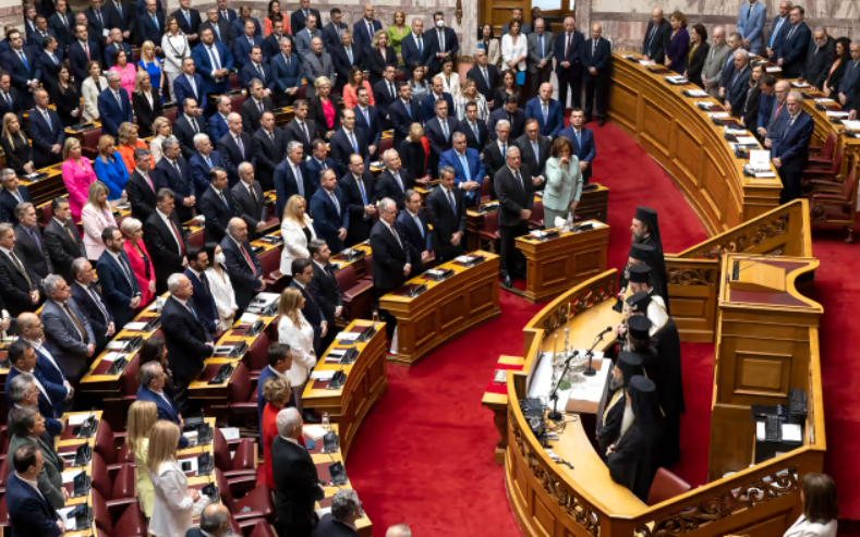 Greqia miraton ditën e punës 13-orëshe, reagojnë sindikatat dhe opozita: Është skllavëri