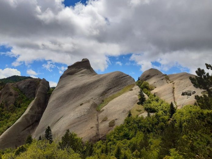 Guri i Cjapit, një perlë e natyrës në zonën e Korçës (Foto)