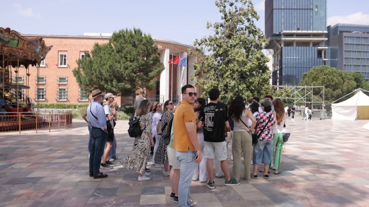 Gushti muaj i mbarë, 35% turistë më shumë në hotele. Shifrat e INSTAT tregojnë mbizotërimin e të huajve