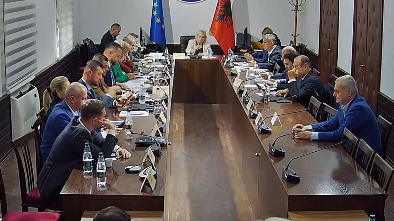 “Hetoni spitalin amerikan”/ Deputeti Erion Braçe, kritika Autoritetit të Konkurrencës: Shtrin ndikimin me paratë publike