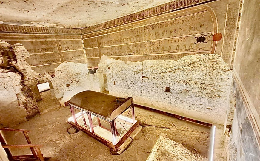 Historike: Egjipti hap varrin e një faraoni