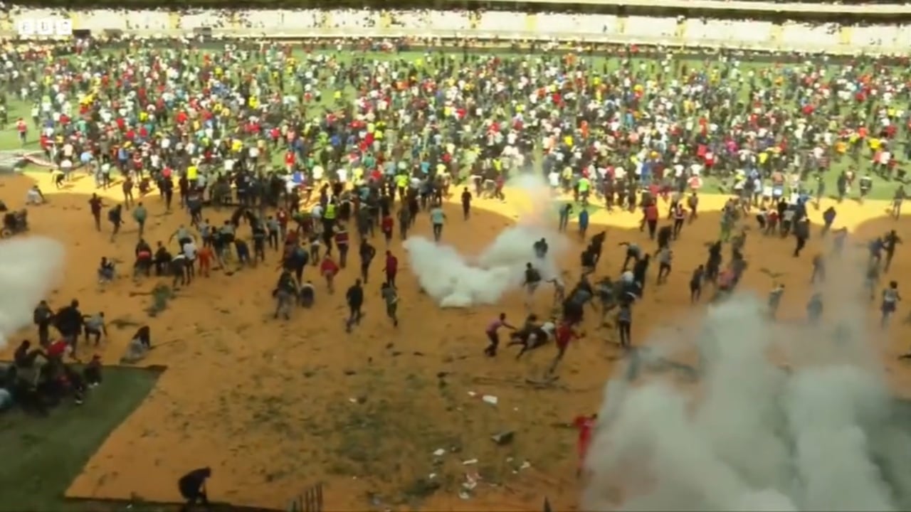 Homazhet për ish-kryeministrit kenian, policia qëllon për të shpërndarë turmën, tre viktima