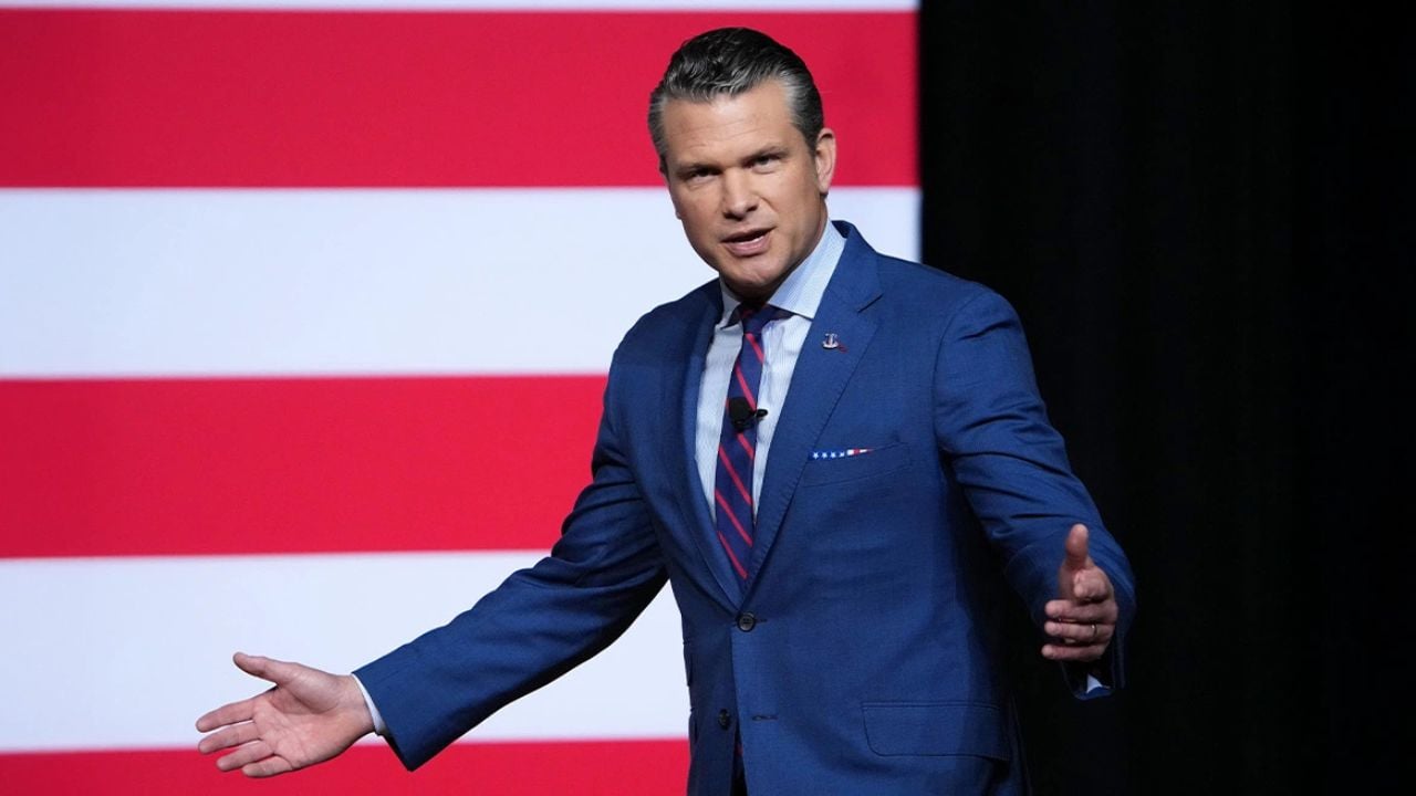 ‘Horror’ në ajër për Sekretarin Amerikan të Mbrojtjes, avioni i tij bën ulje të detyrueshme për shkak se u ça xhami