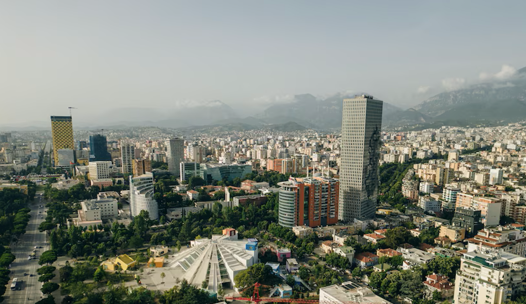 Hotelet, në gusht shumica e turistëve të huaj qëndruan në Tiranë, më pak në Jug dhe Veri