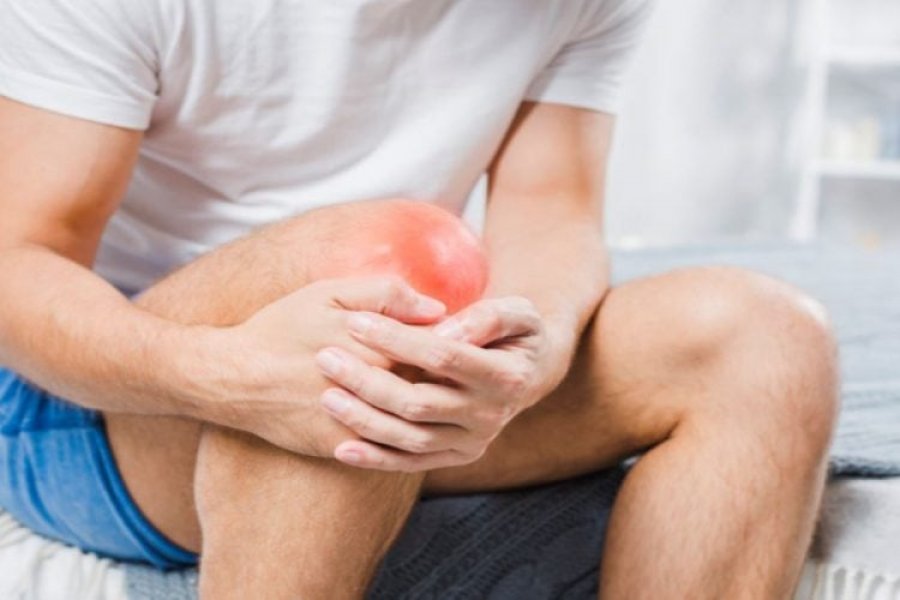 Humbja e 4.5 KG ul 18 KG presion nga gjunjët, ja si ndodh