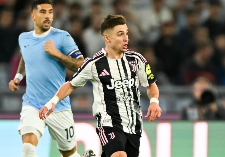 Hysaj dhe Zhegrova e shohin nga stoli, Lazio-s i mjafton një gol ndaj Juventusit. Tudor drejt shkarkimit