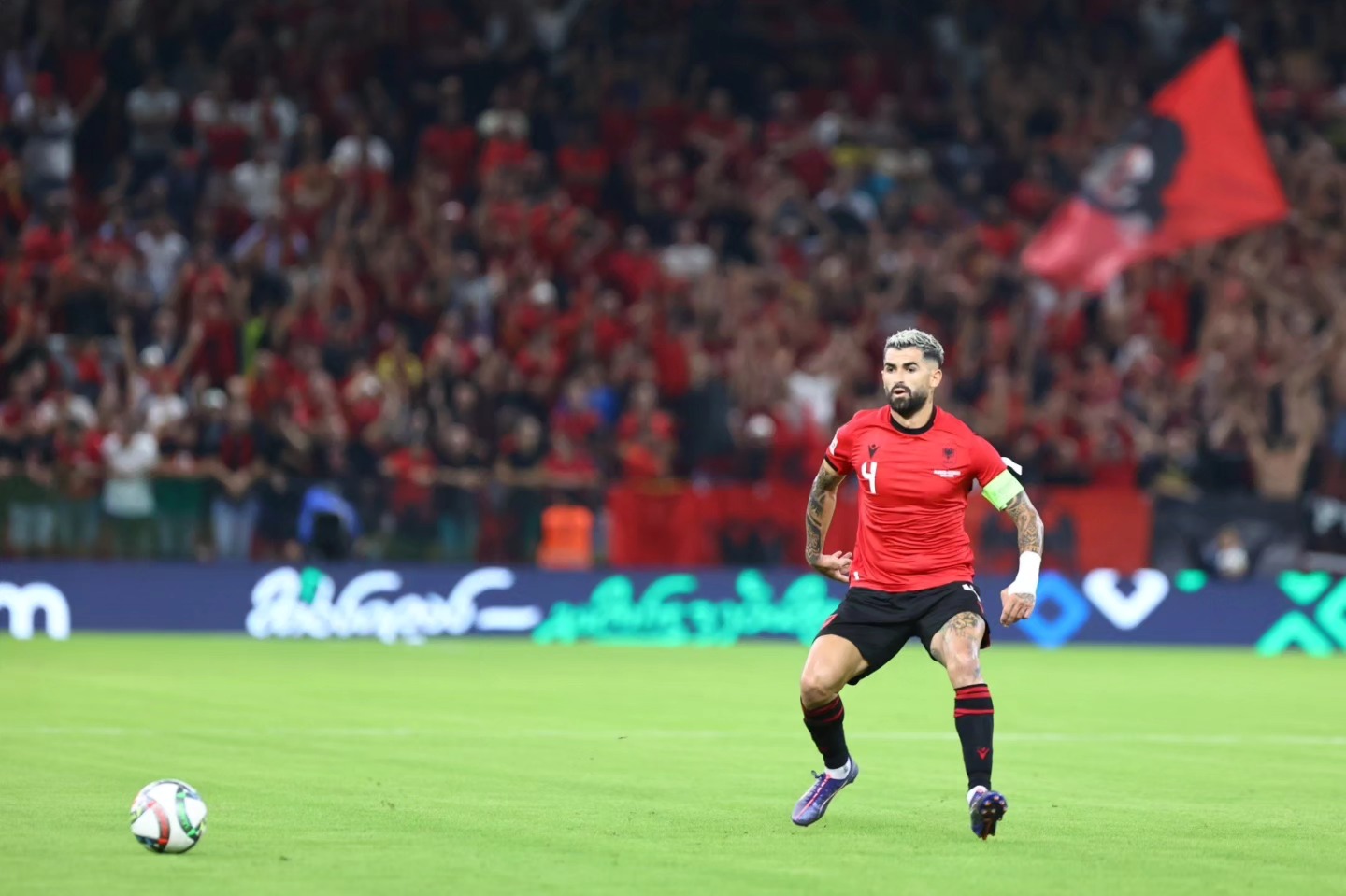 Hysaj shkruan historinë për Shqipërinë ndaj Serbisë, barazon rekordin e kapitenit Cana