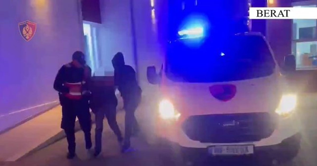 I dënuar me 29 vite burg në Itali, arrestohet i shumëkërkuari në Berat, në pranga dhe miku që e strehoi