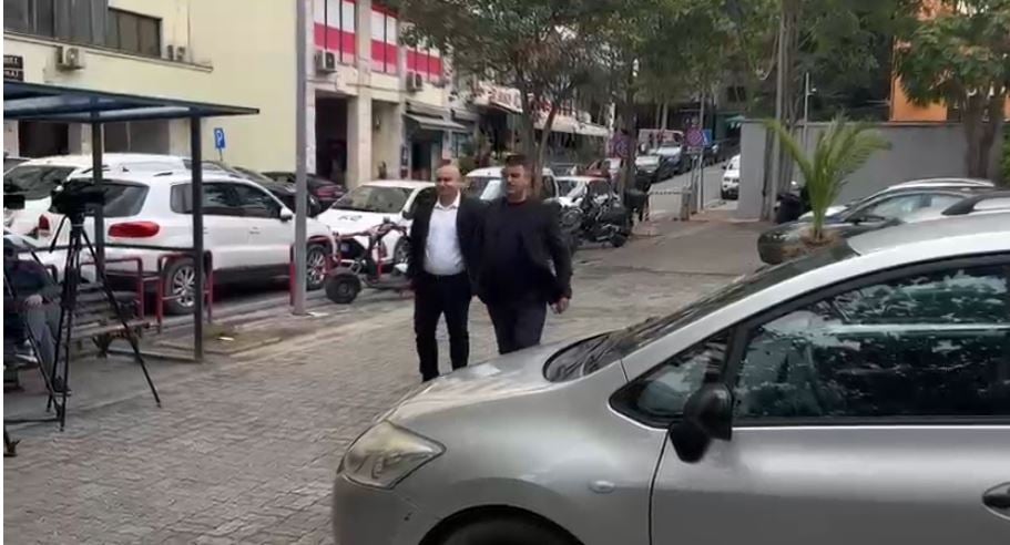 I dyshuar për blerje votash, pasi u thirr në SPAK, kryebashkiaku i Vaut të Dejës reagon për Top Channel: Njerëzit ankoheshin se s’kishin energji, unë…