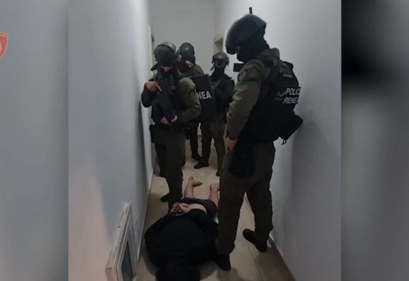 I siguroi banesën për t’u fshehur në Tiranë Aldo Avdylajt, arrestohet 29-vjeçari me rrezikshmëri të lartë