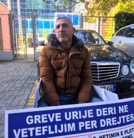 “I vdekur që i vdekur jam”/ Pretendon që i grabitën pronën në Golem, qytetari: Grevë deri në vetëflijim