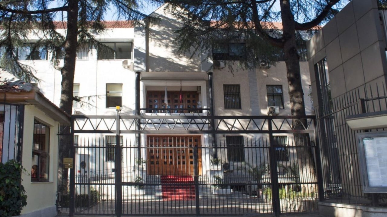 Incident te Gjykata e Apelit, një person kërcënon rojën e sigurisë