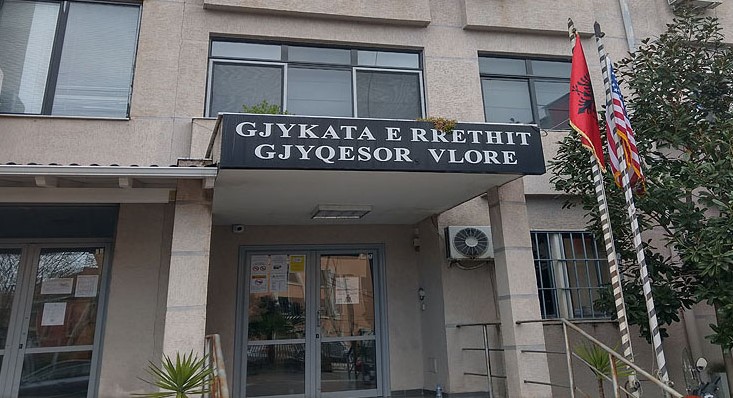 Incident tjetër në gjyqësor/ Avokati dhunon punonjësin e sigurisë në Gjykatë, shoqërohet në polici