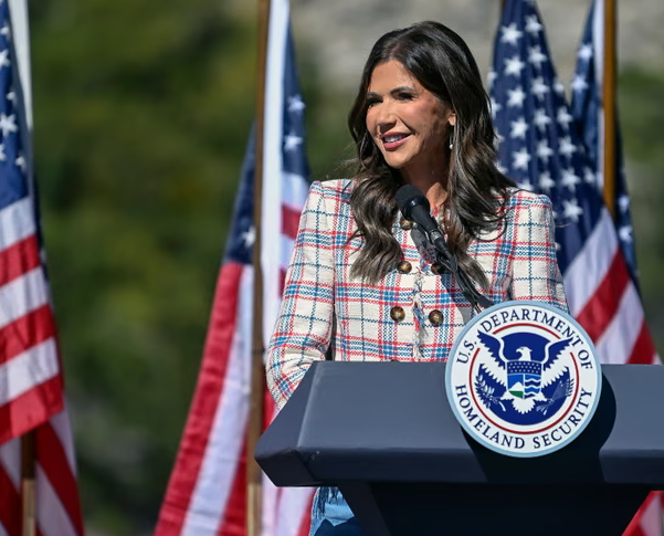 Incidenti me agjentët federalë, zyrtarja e lartë e Trump: Çikagoja është “zonë lufte”!