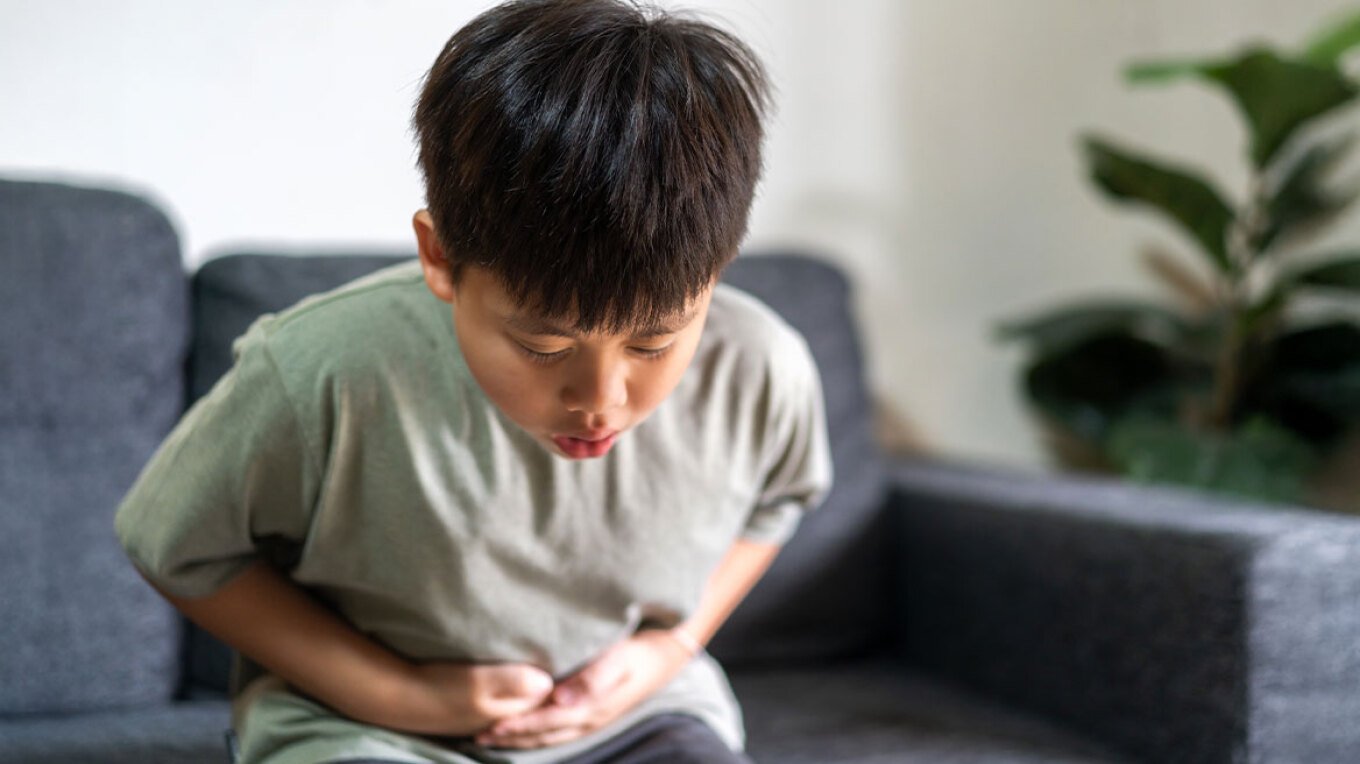 Indonezi, më shumë se 9,000 raste të helmimit nga ushqimi tek fëmijët nga vaktet falas në shkolla