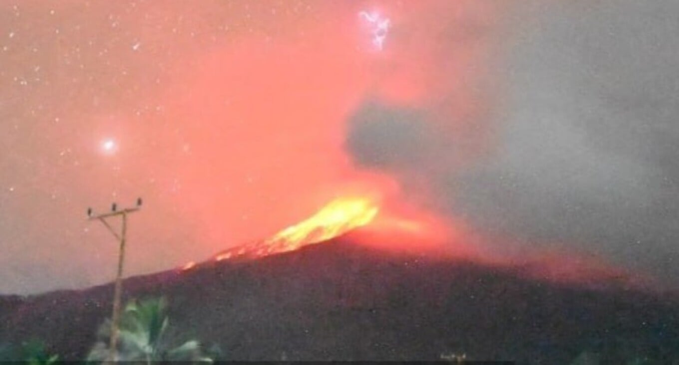 Indonezi/ Shpërthim i ri vullkanik në ishullin Flores, niveli i alarmit në maksimum
